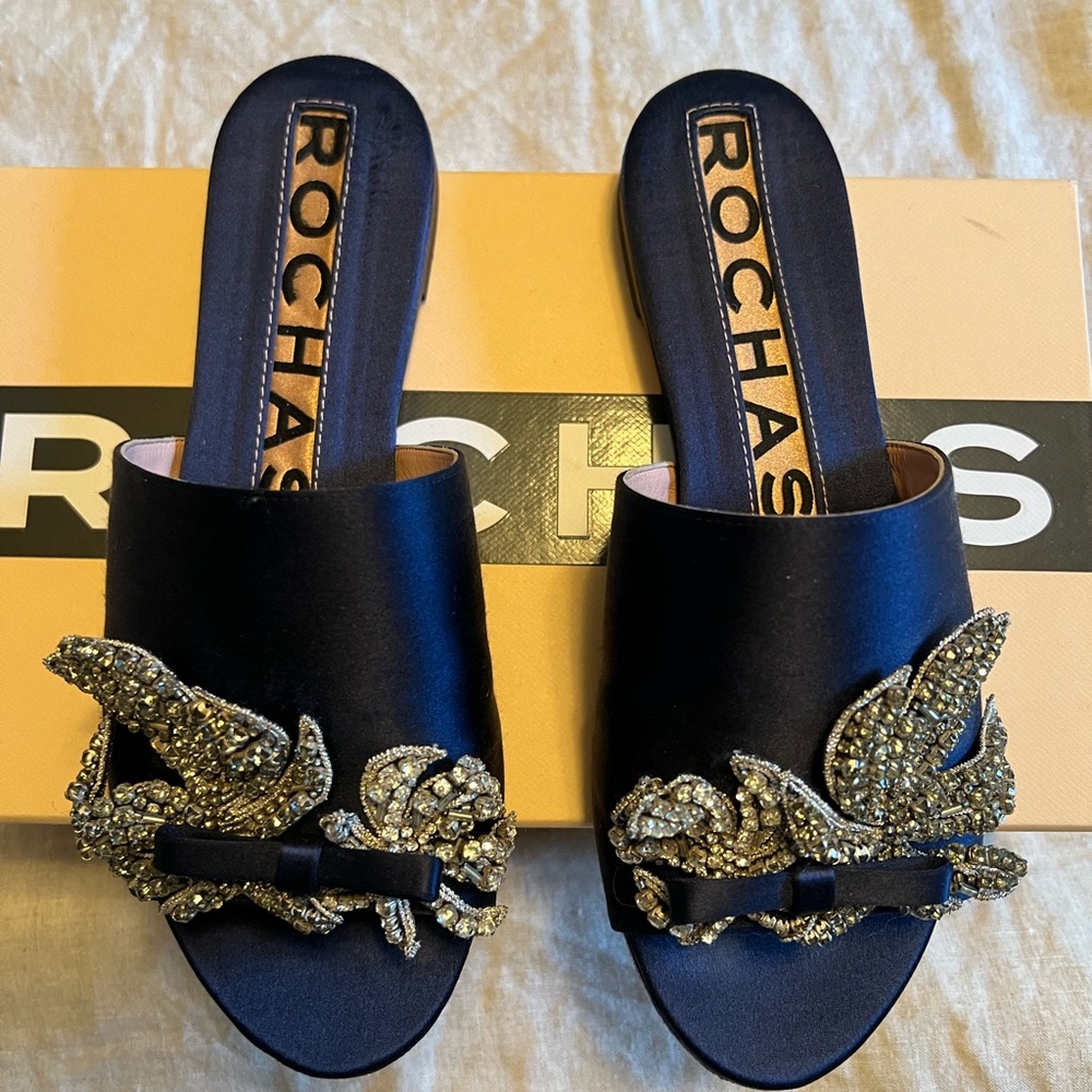 Beautiful Rochas sateen flats